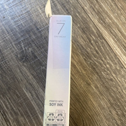 KISS Impress Medium Voguish Fantasy Manicure