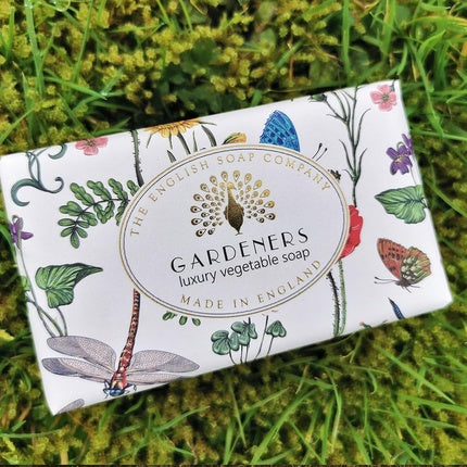 The English Soap Company Vintage Wrapped Soap Bar Luxury Gardeners Shea Butter Soap Bar 190g Gardeners Pink Grapefruit