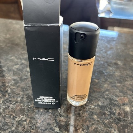 Mac Matchmaster SPF 15 Foundation 4.0