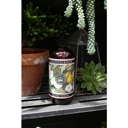 The English Soap Company Kew Gardens Luxury Hand and Body Wash with Aloe Vera and Vitamin E 500ml Magnolia & Pear
